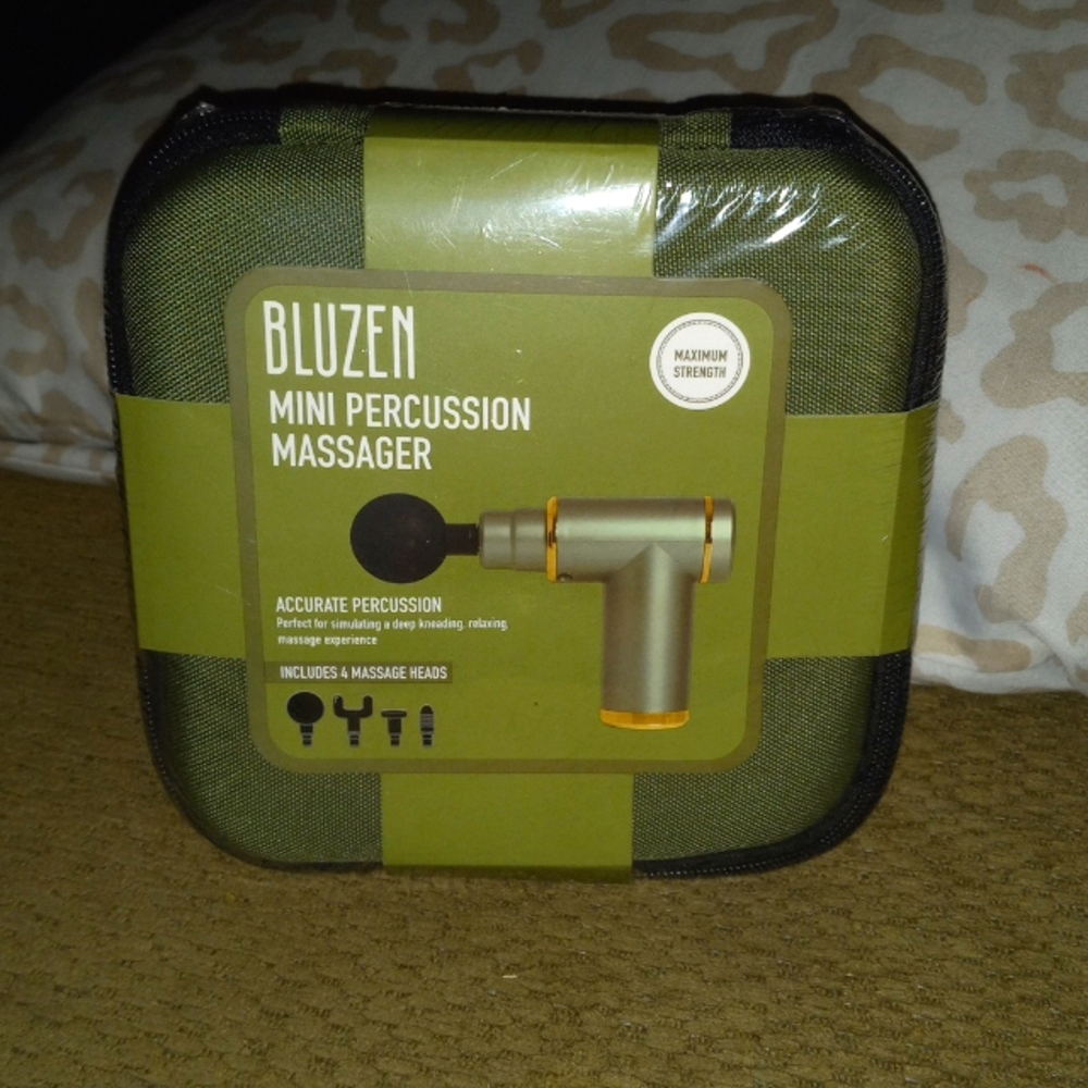 Bluzen Mini Army Green Percussion Massager w/Carrying Case